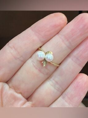 Vintage Mikimoto Pearl and Grape Leaf Motif, 6.5